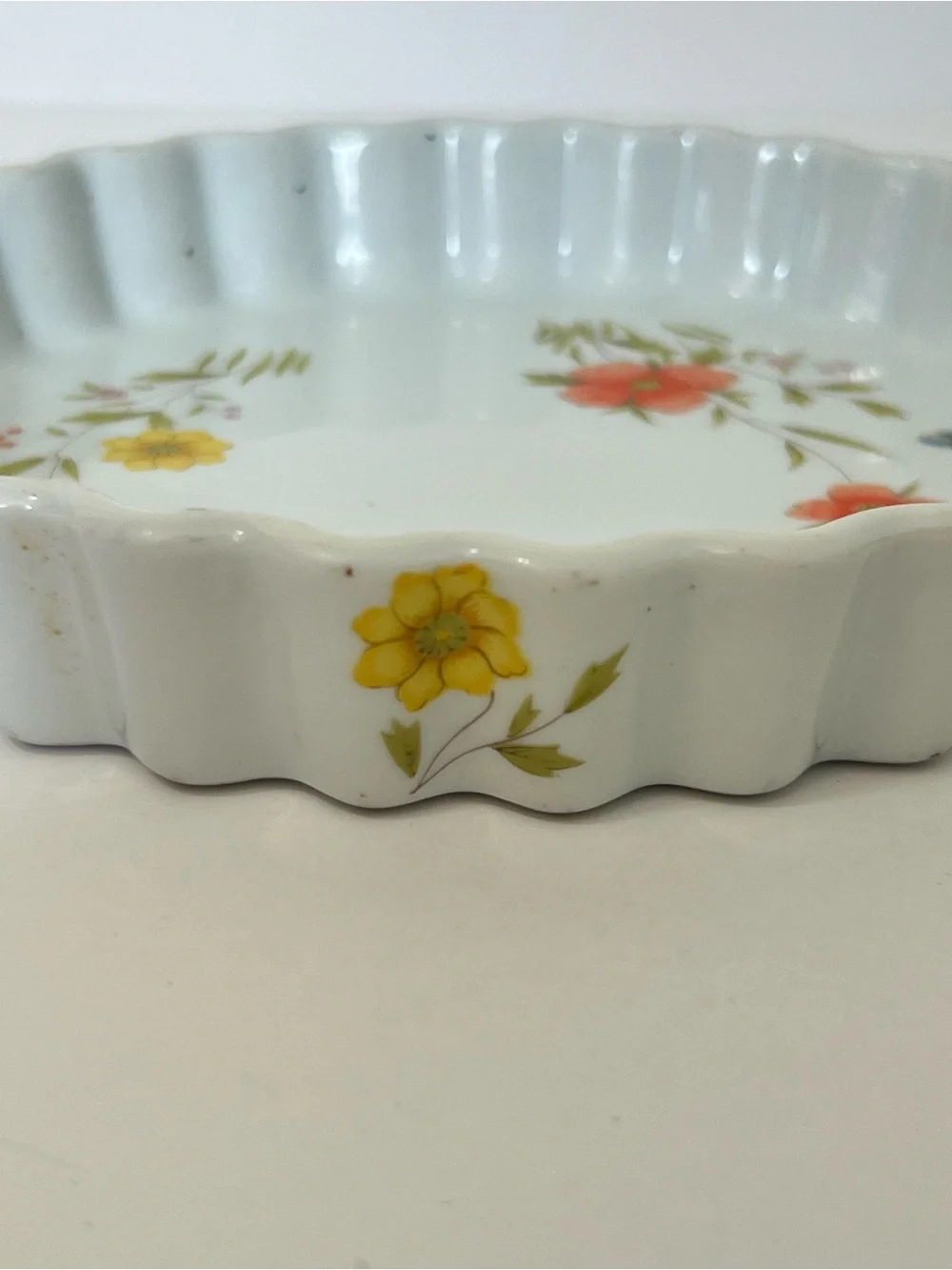 Andrea By Sadek vintage scalloped
